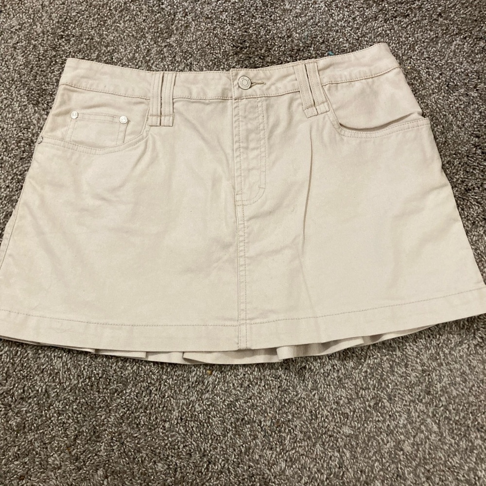 No Boundaries Juniors Cream Denim Back Ruffle Skirt